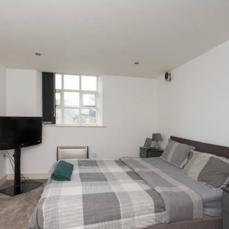 Lovely 1 Bedroom Apartment With Free Parking & Gym 커크버튼 외부 사진
