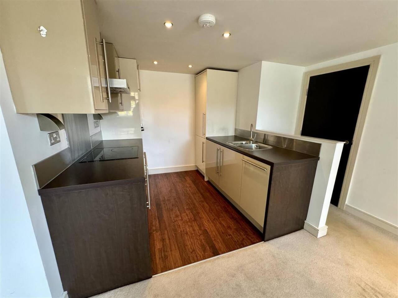 Lovely 1 Bedroom Apartment With Free Parking & Gym 커크버튼 외부 사진