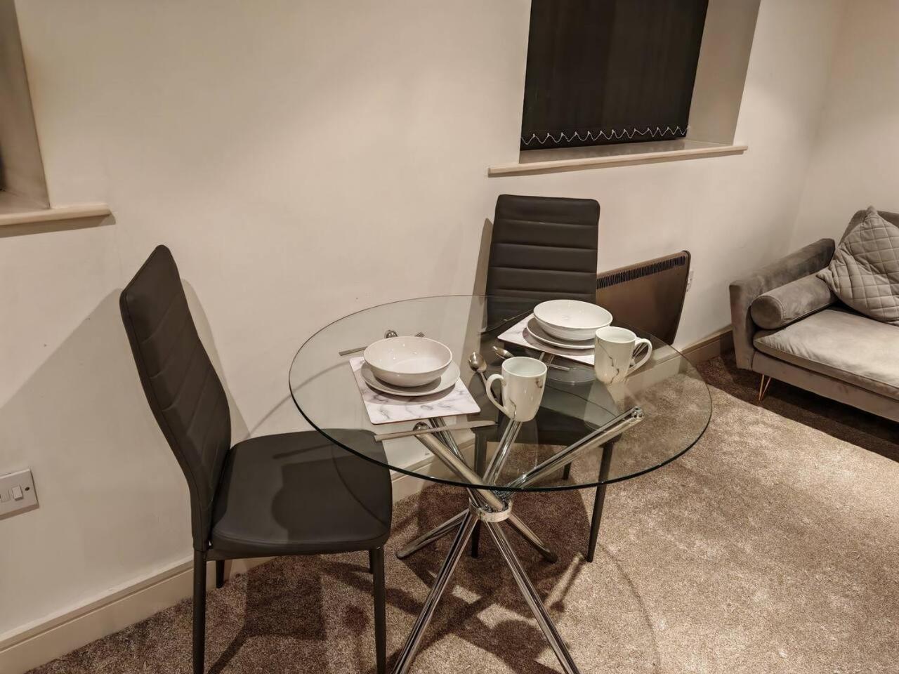 Lovely 1 Bedroom Apartment With Free Parking & Gym 커크버튼 외부 사진