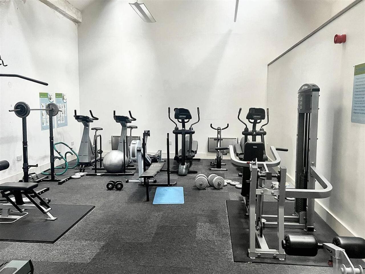Lovely 1 Bedroom Apartment With Free Parking & Gym 커크버튼 외부 사진